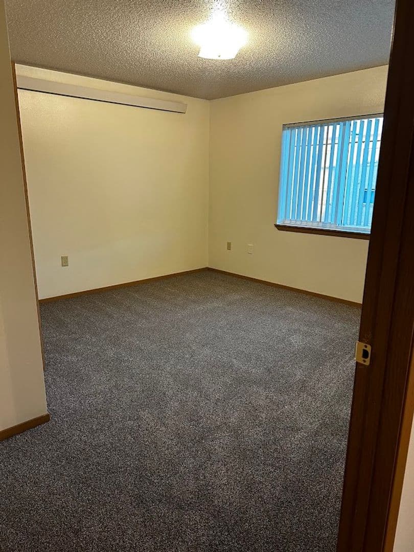 Brookings Apartment: 2221 10th St