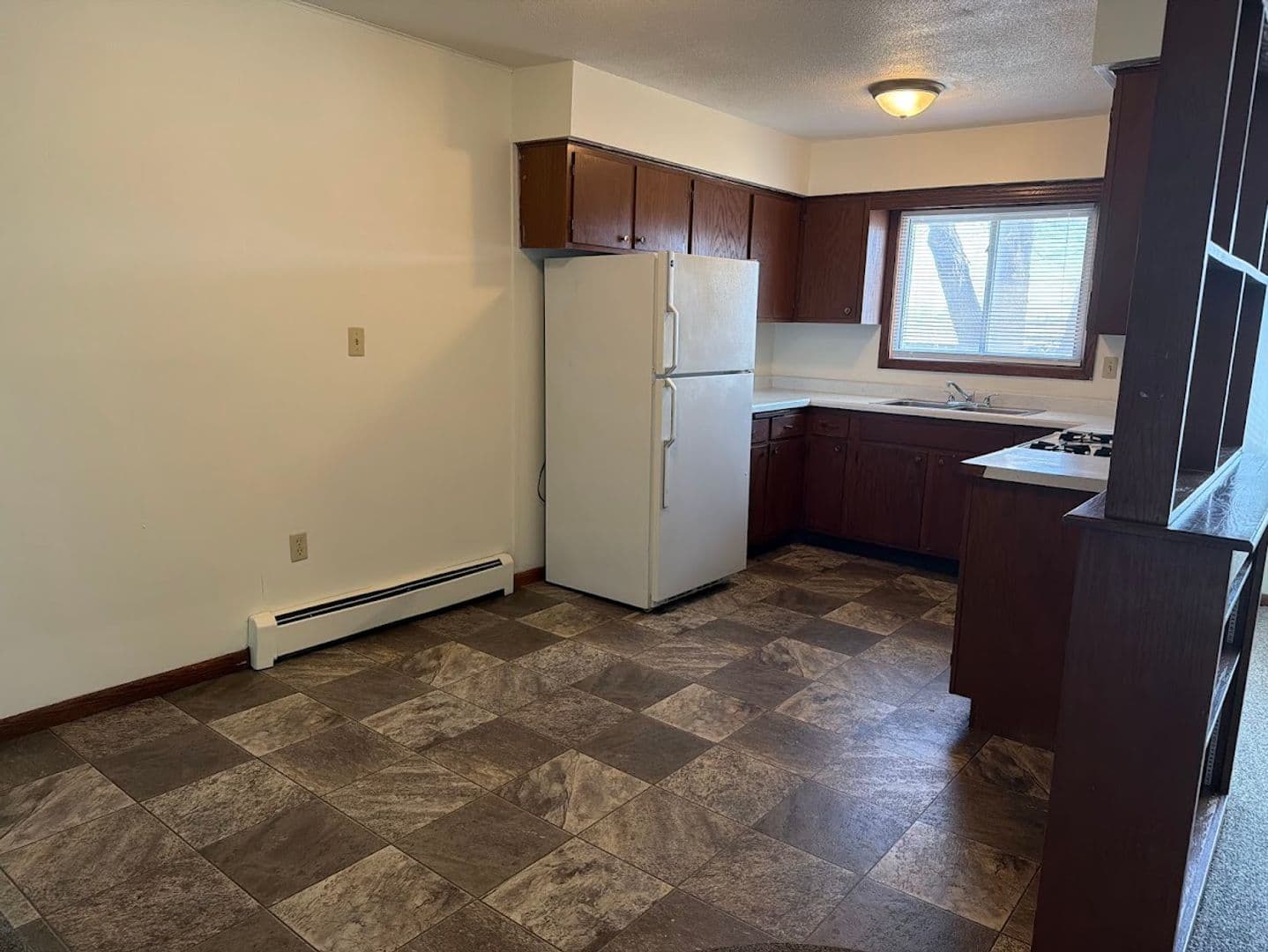Brookings Apartment: 1014 22nd Ave
