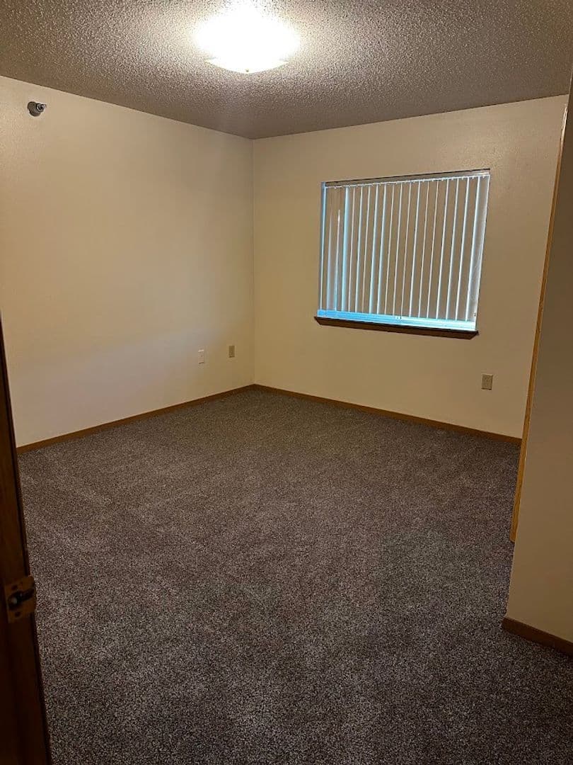 Brookings Apartment: 2221 10th St