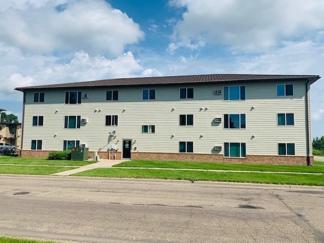 Brookings Apartment: 2221 10th St