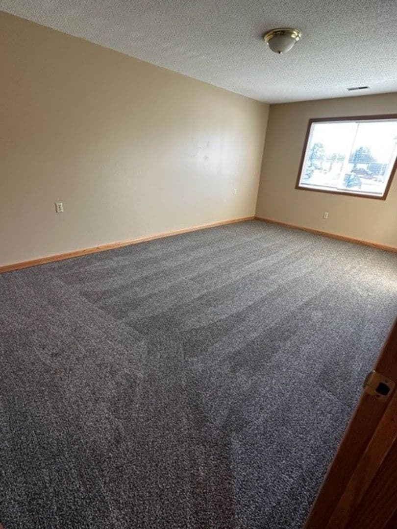 Brookings Apartment: 121, 3, 5, 7, 9, 31 12th Ave S