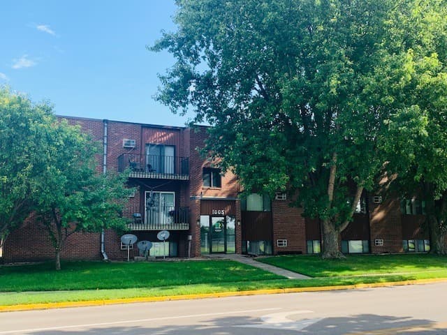 Brookings Apartment: 1005 5th St S