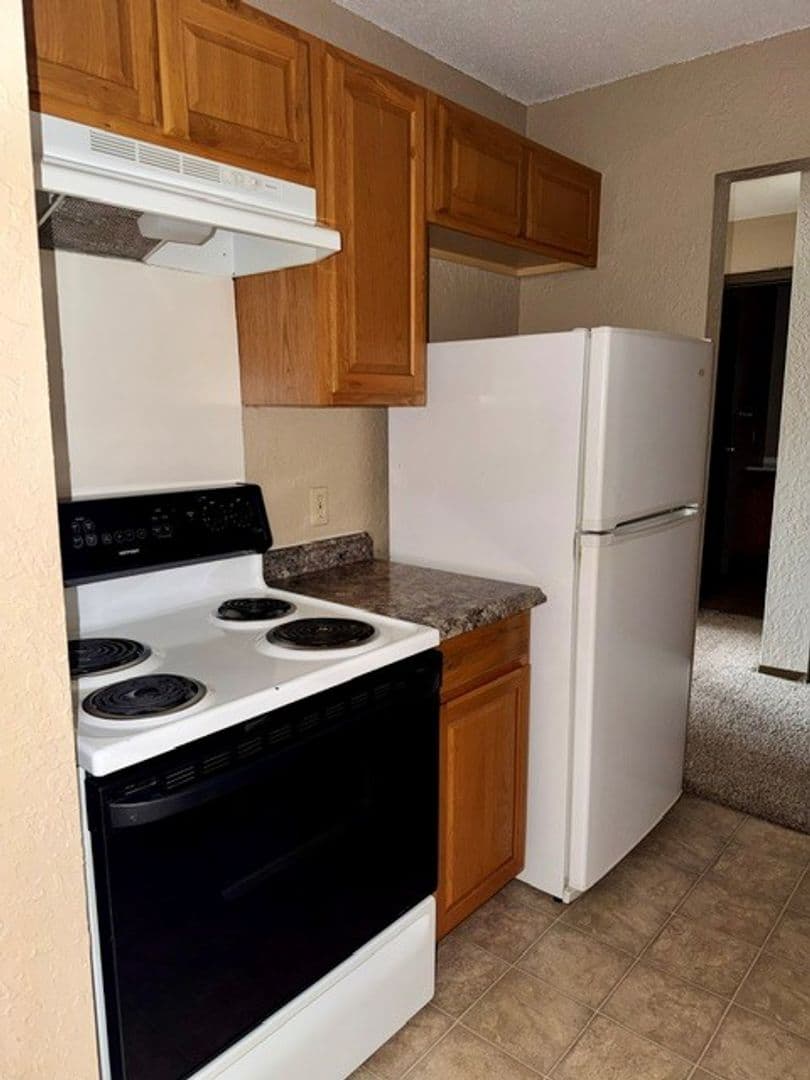 Brookings Apartment: 121, 3, 5, 7, 9, 31 12th Ave S