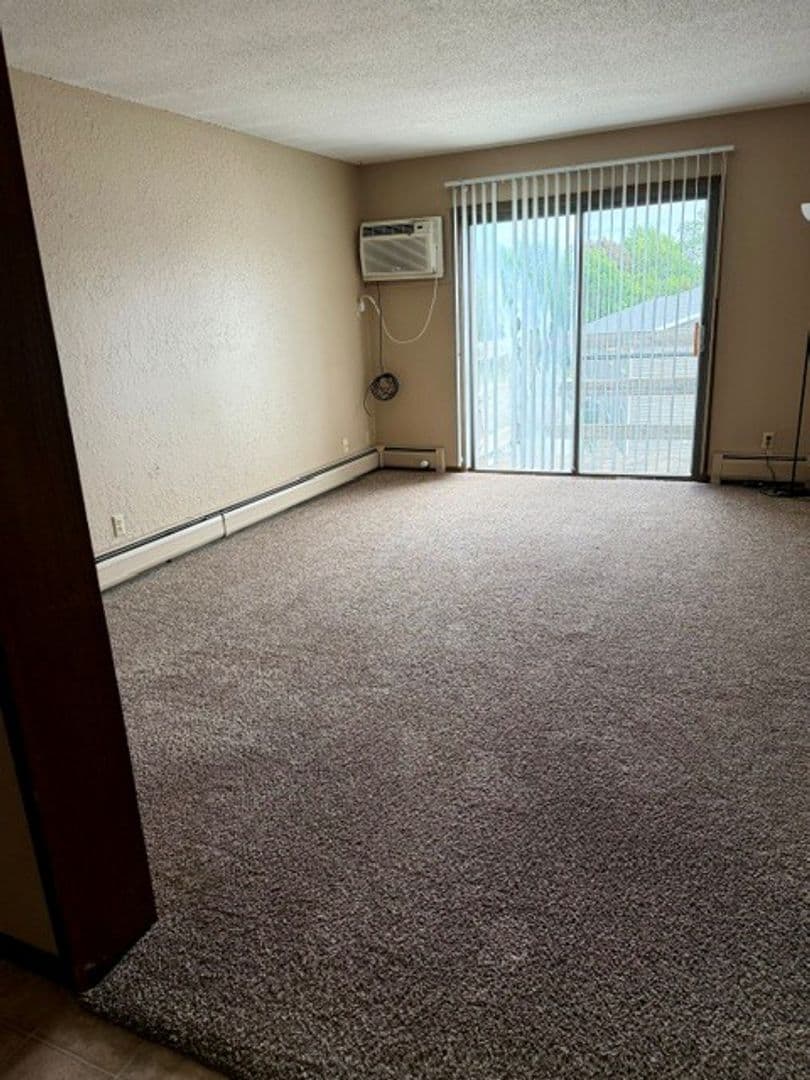 Brookings Apartment: 121, 3, 5, 7, 9, 31 12th Ave S