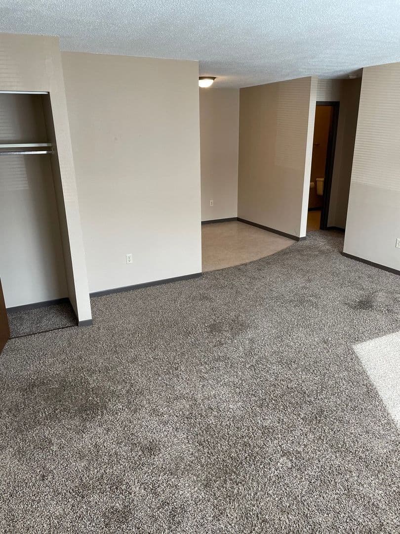 Brookings Apartment: 121, 3, 5, 7, 9, 31 12th Ave S