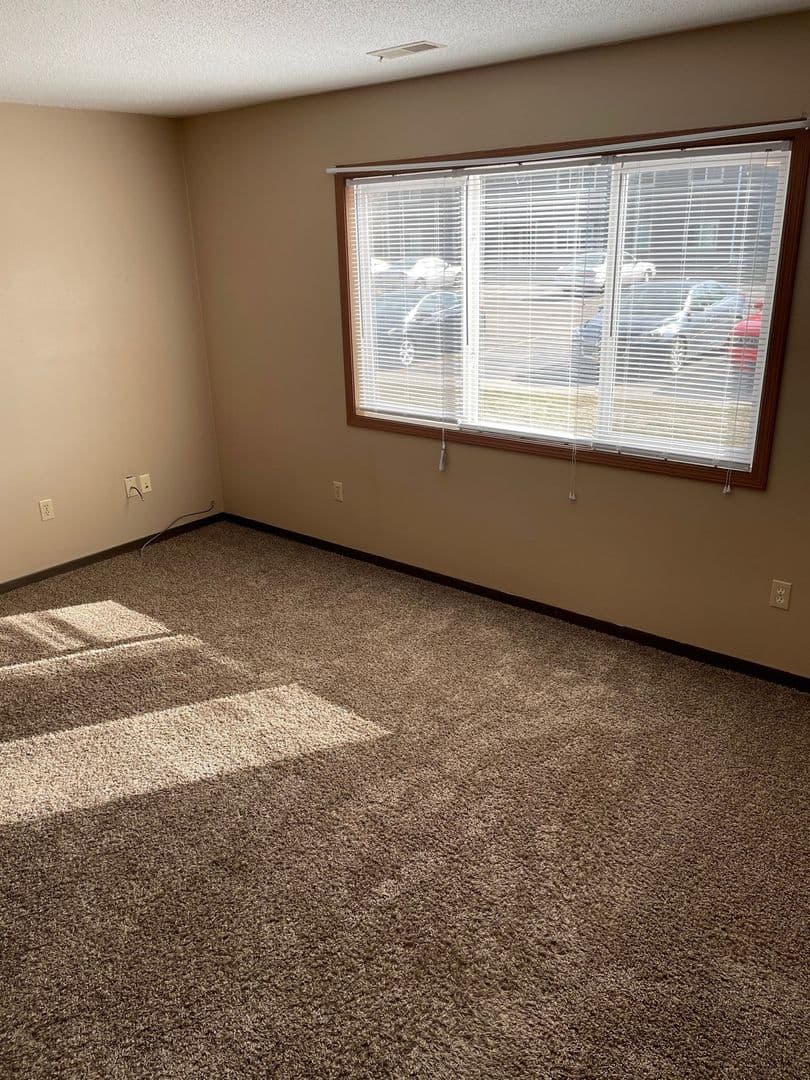 Brookings Apartment: 121, 3, 5, 7, 9, 31 12th Ave S