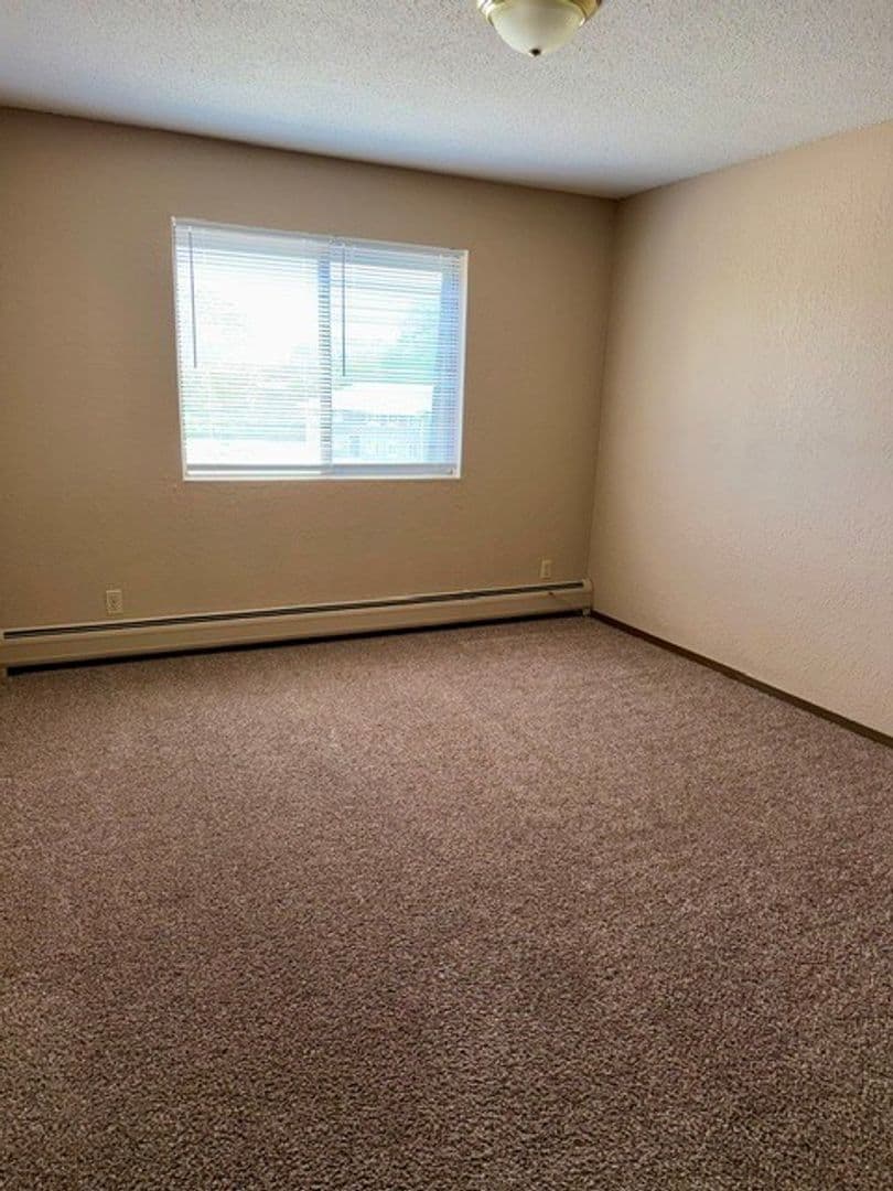 Brookings Apartment: 121, 3, 5, 7, 9, 31 12th Ave S
