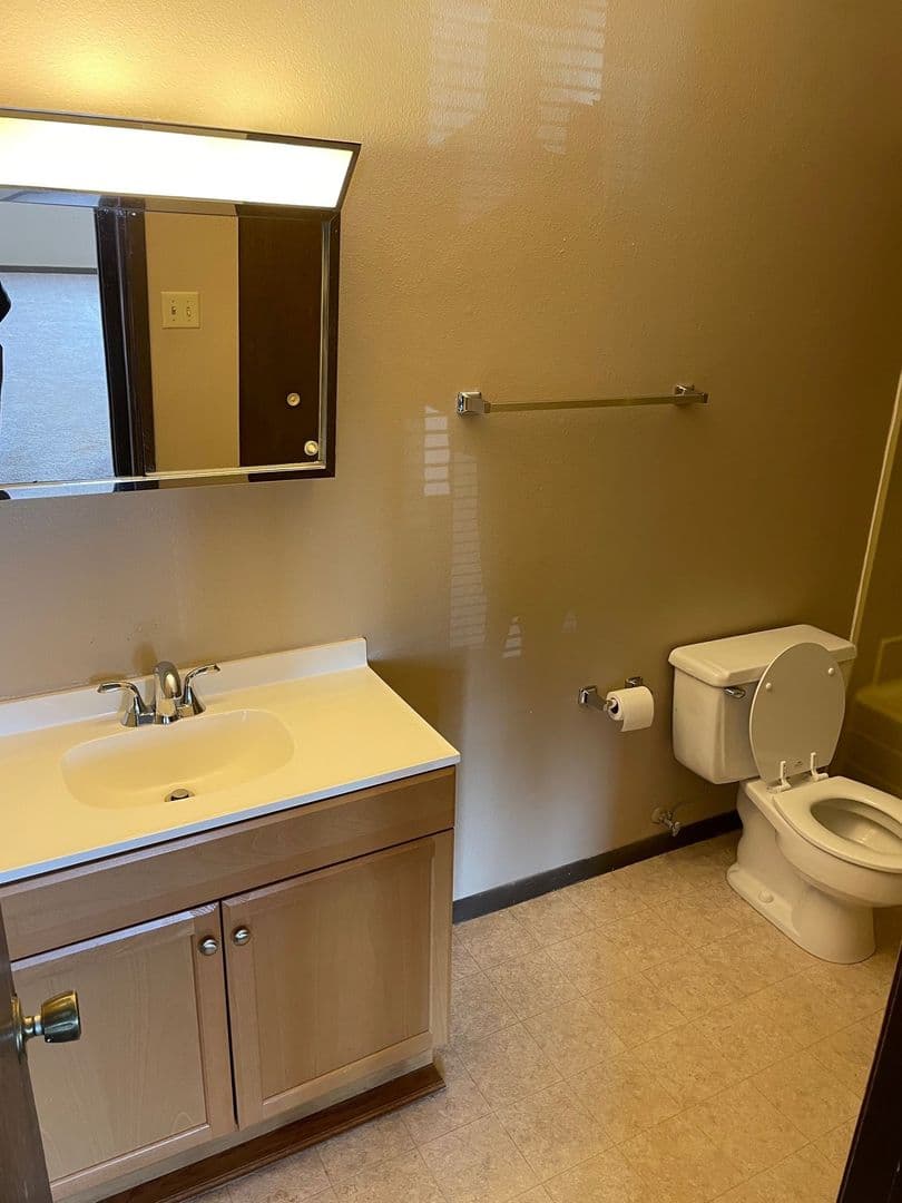 Brookings Apartment: 121, 3, 5, 7, 9, 31 12th Ave S