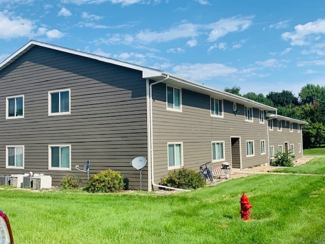 Brookings Apartment: 121, 3, 5, 7, 9, 31 12th Ave S