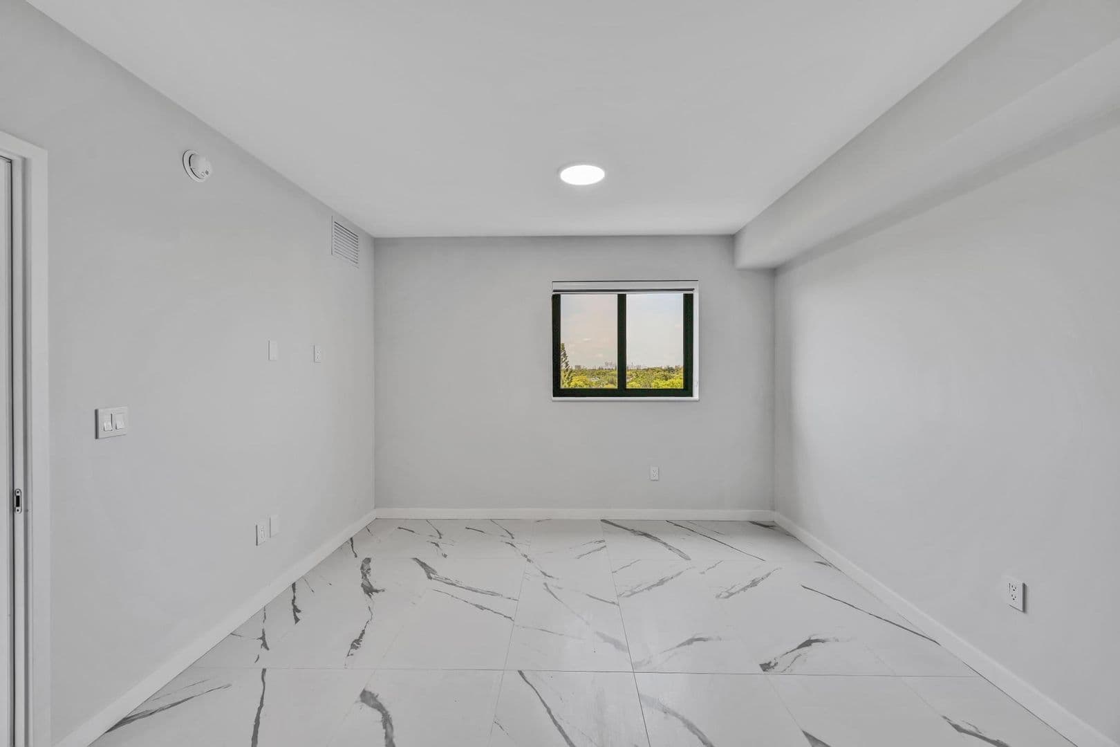 North Miami Apartment: 840 NE 130th Street