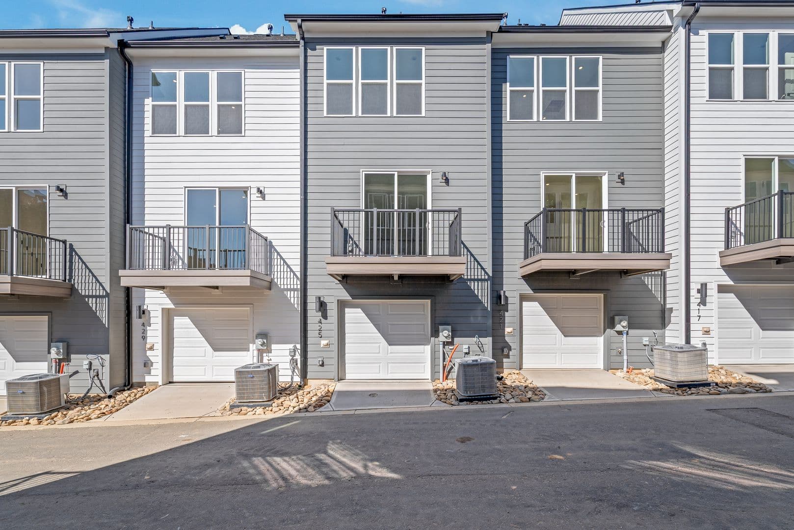 Charlotte Townhome: 425 Blairhill Road