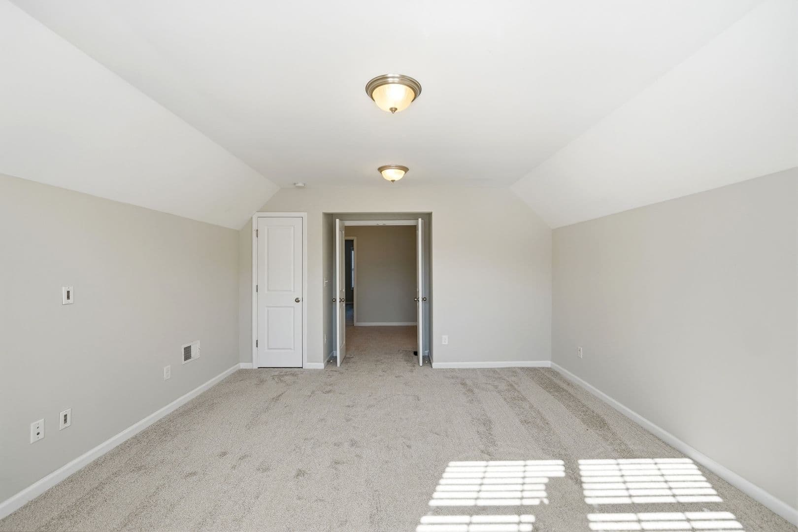 Charlotte House: 7308 Hamilton Bridge Road