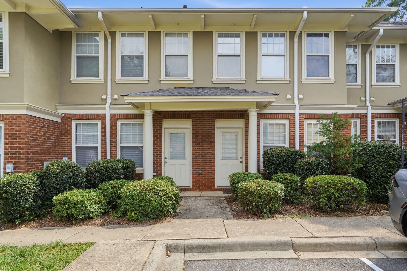 Charlotte Townhome: 614 E 9th Street