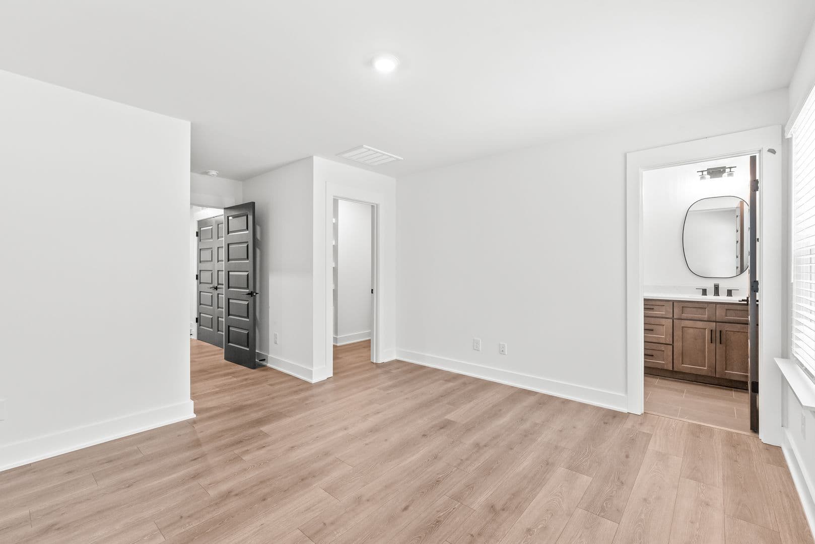Charlotte Townhome: 2023 Wilson Ave