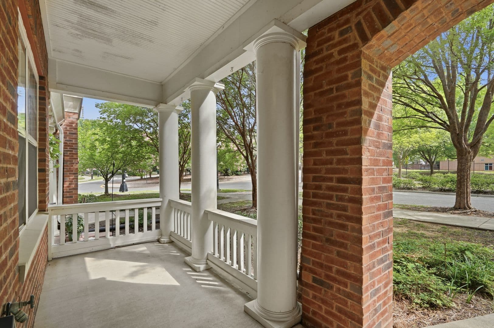 Charlotte Townhome: 614 E 9th Street