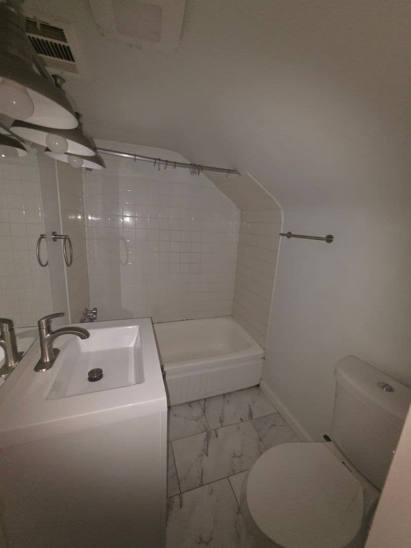 East Liberty Apartment: 621-623 Lincoln Avenue