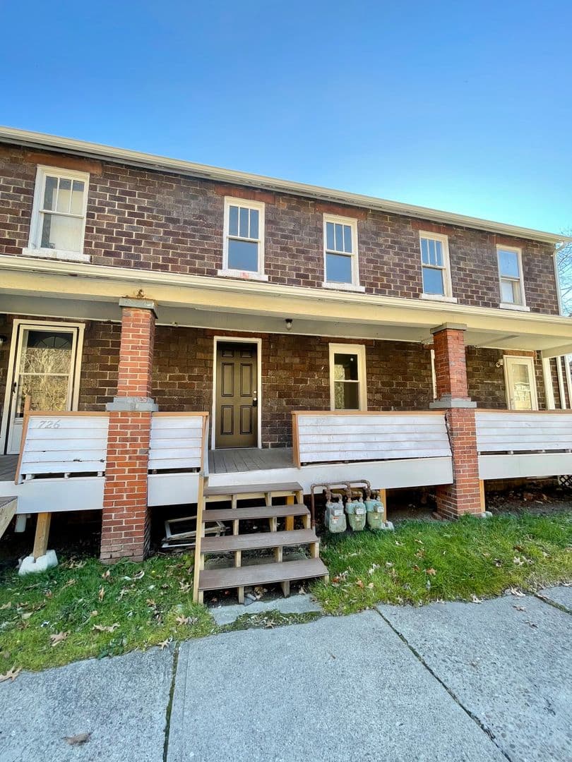 Brackenridge Apartment: 726 7th Avenue