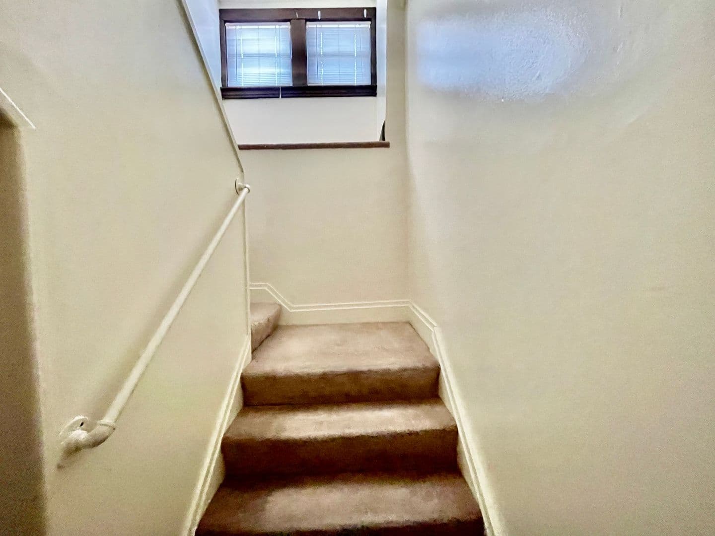 Pittsburgh Apartment: 1939 Crafton Blvd