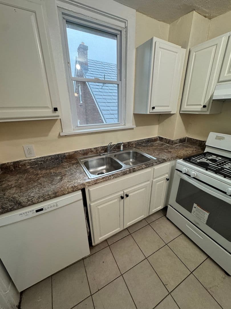 Pittsbugh Apartment: 2450 Starkamp Street