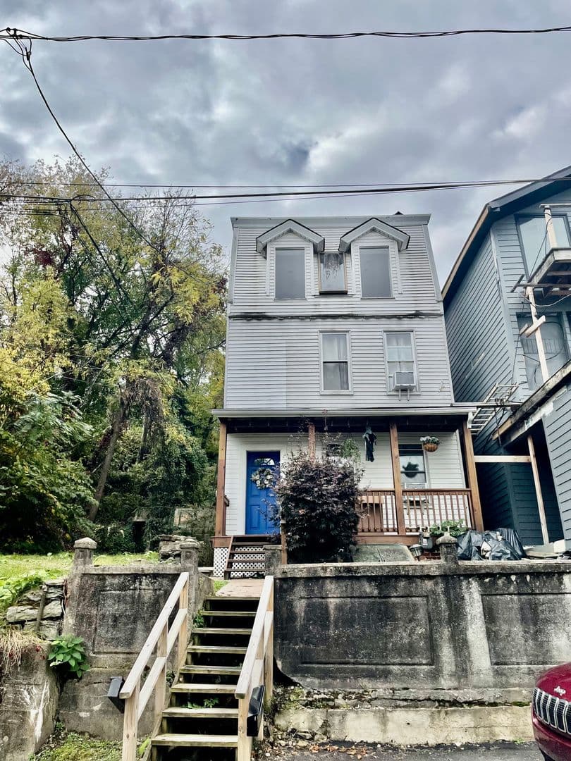 Pittsburgh Apartment: 76 Holt Street