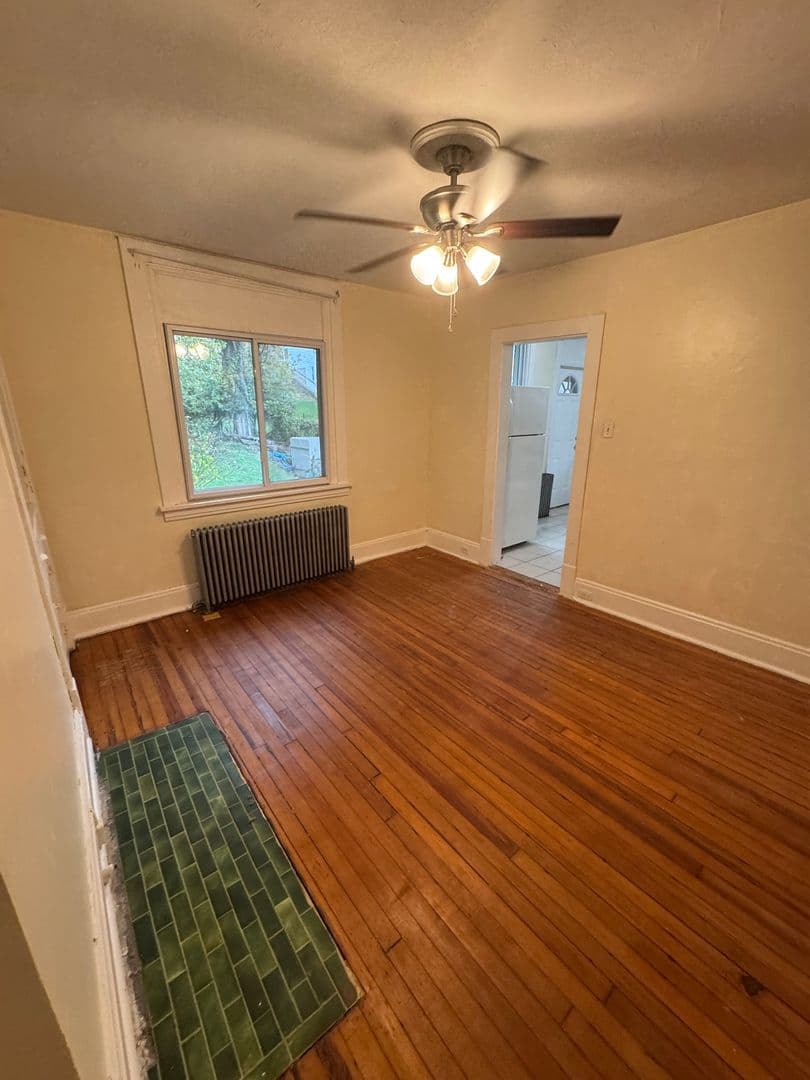 Pittsbugh Apartment: 2450 Starkamp Street