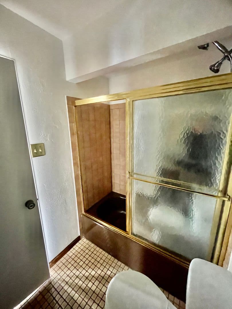 Pittsburgh Apartment: 76 Holt Street