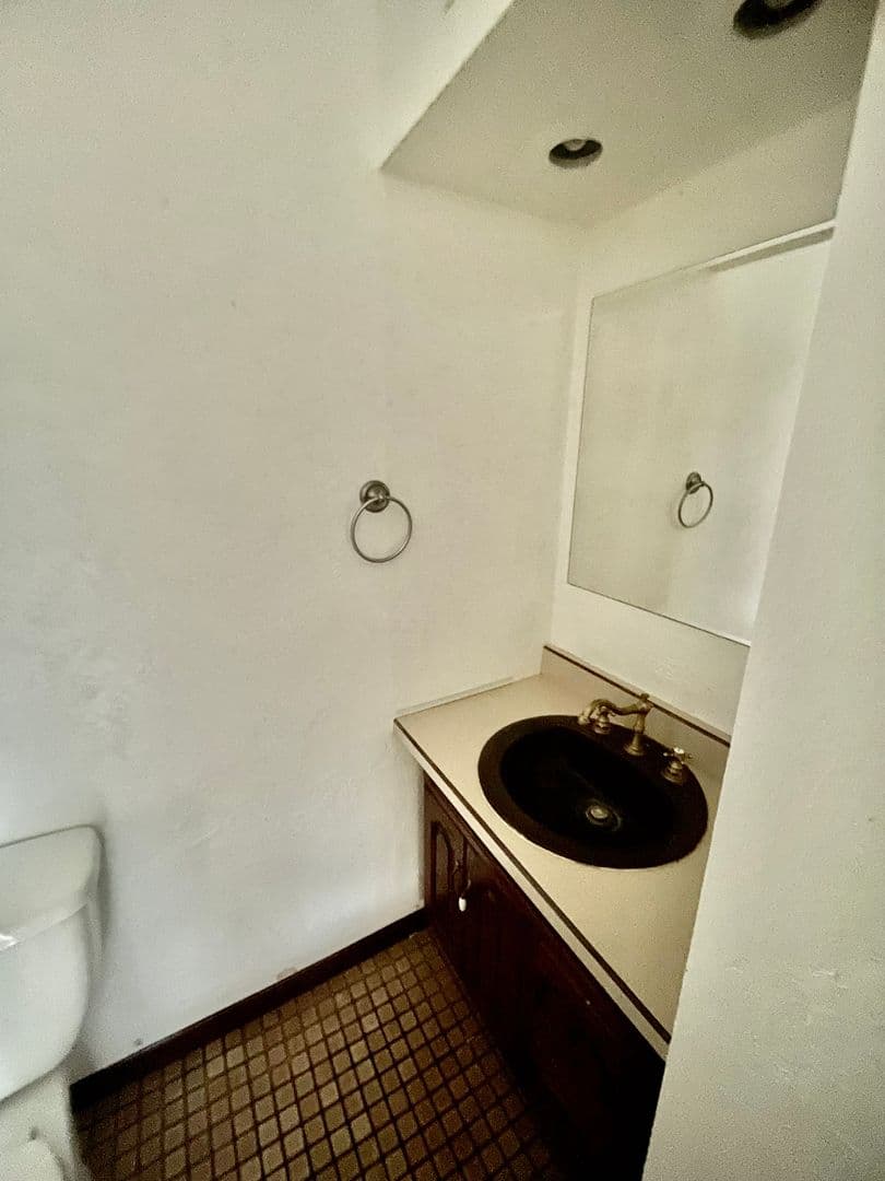 Pittsburgh Apartment: 76 Holt Street