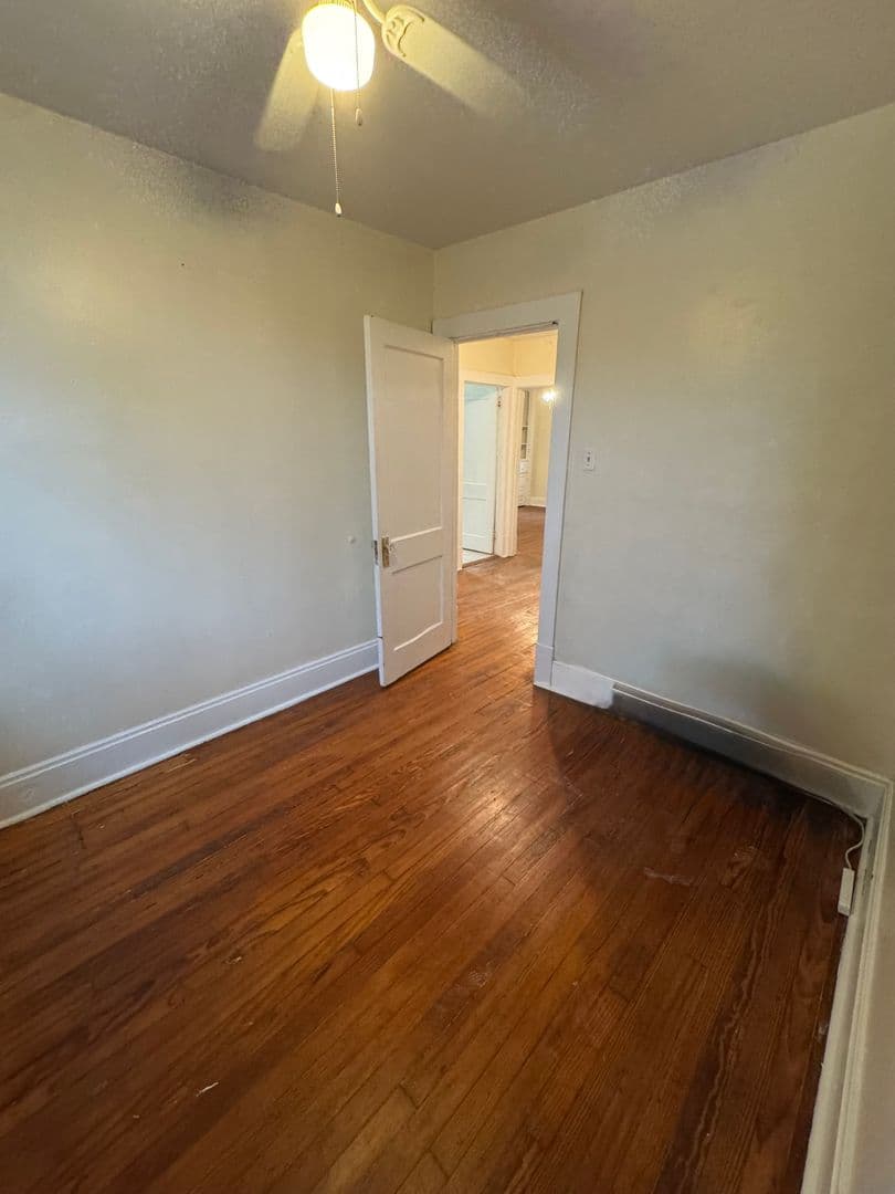 Pittsbugh Apartment: 2450 Starkamp Street