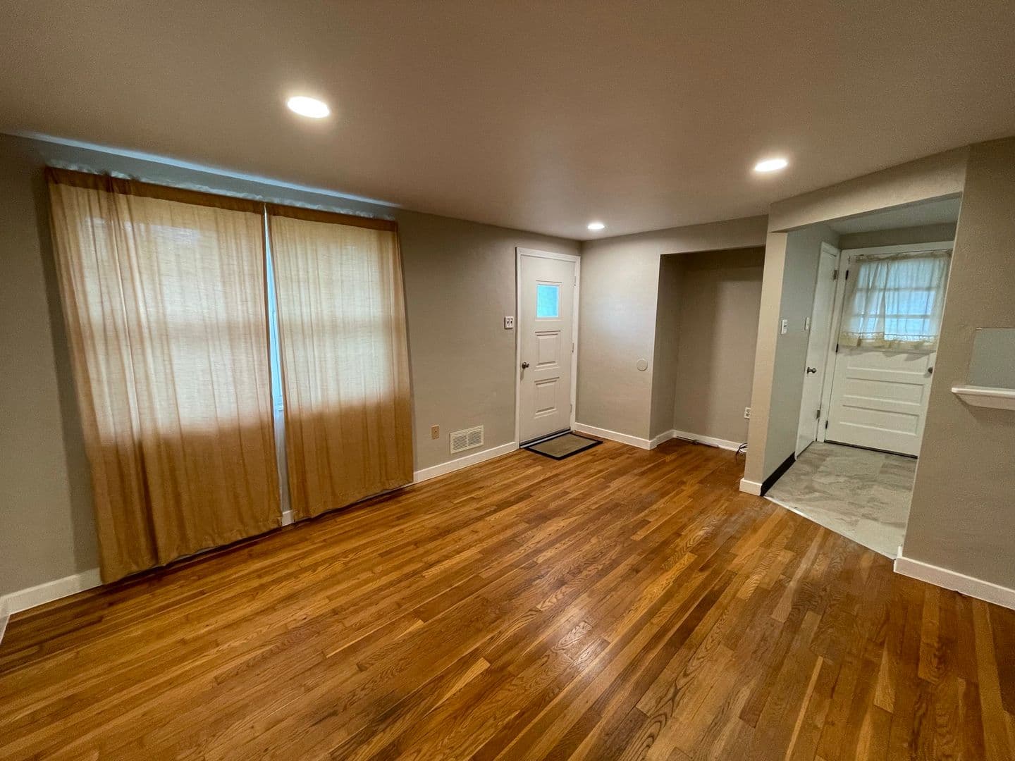 Pittsburgh House: 157 Merritt Avenue