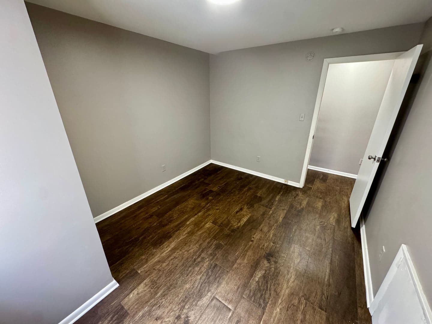 New Kensington Apartment: 542 5th Avenue