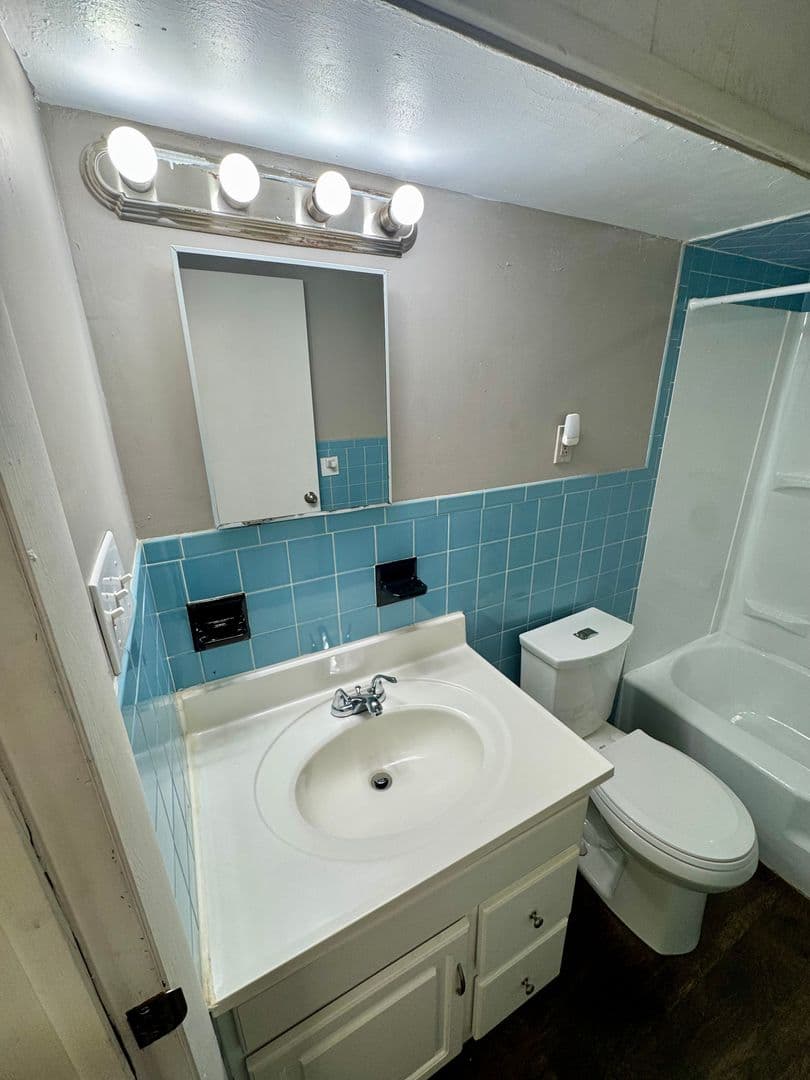 New Kensington Apartment: 542 5th Avenue