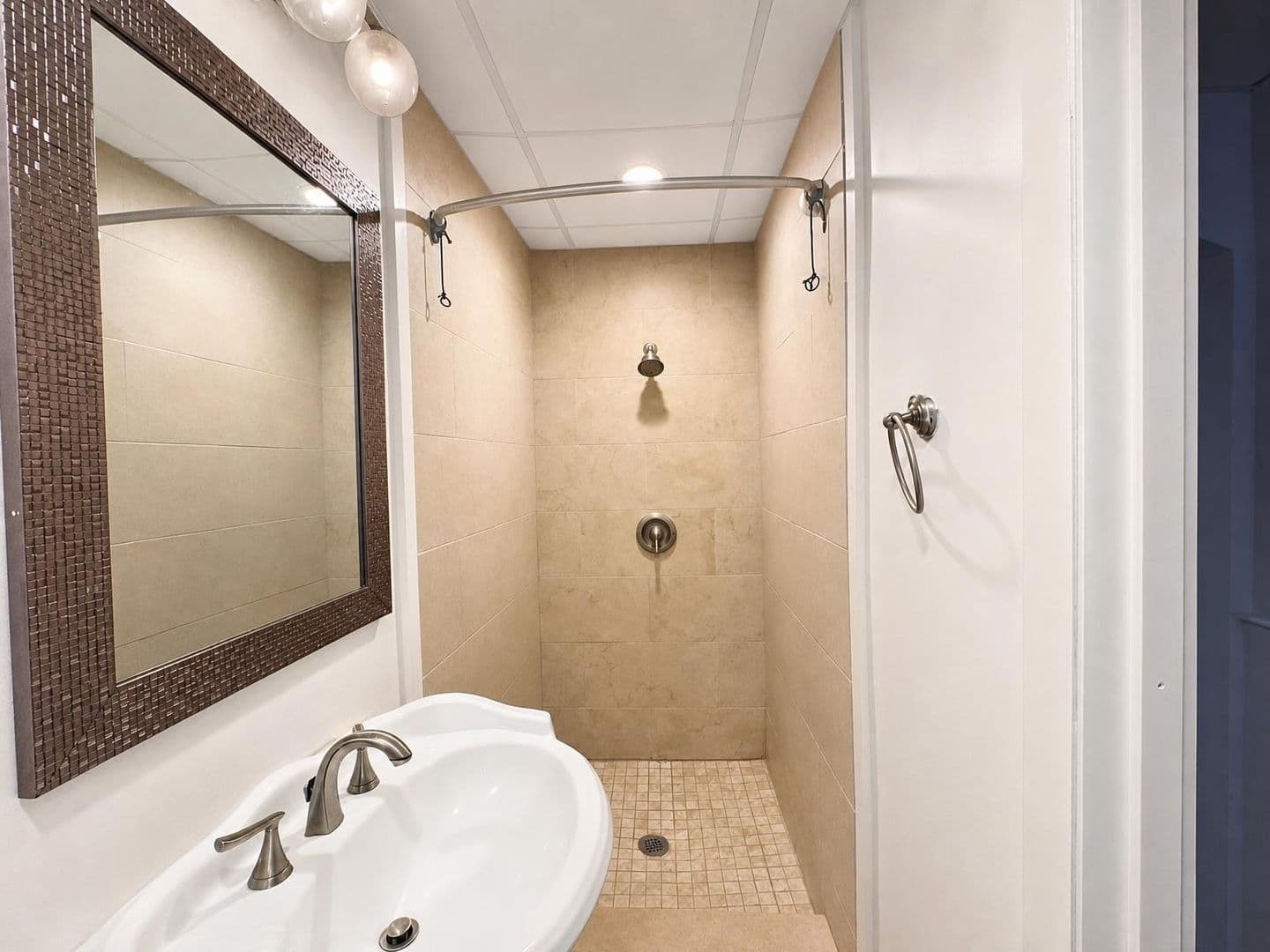 Pittsburgh Apartment: 1822 Niggel Street