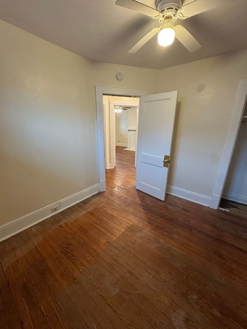 Pittsbugh Apartment: 2450 Starkamp Street