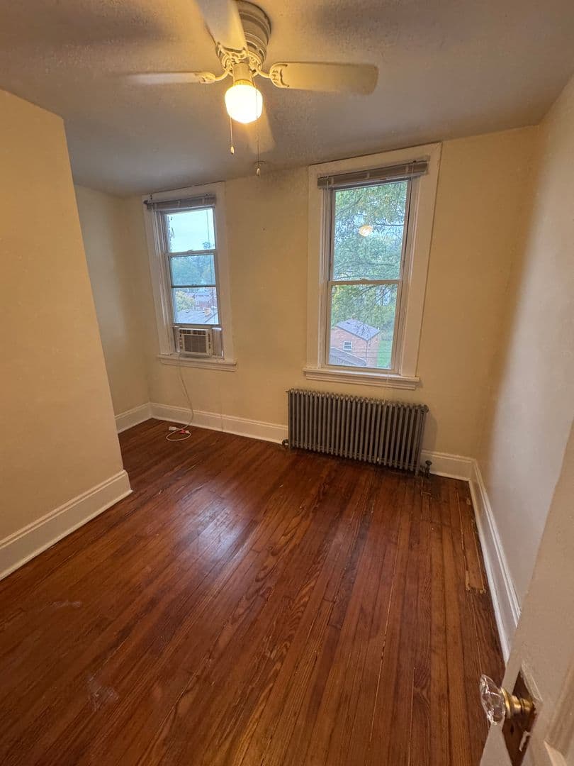 Pittsbugh Apartment: 2450 Starkamp Street