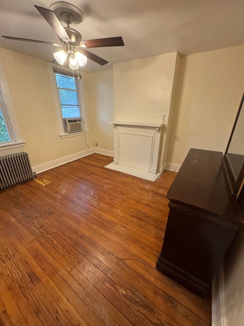 Pittsbugh Apartment: 2450 Starkamp Street