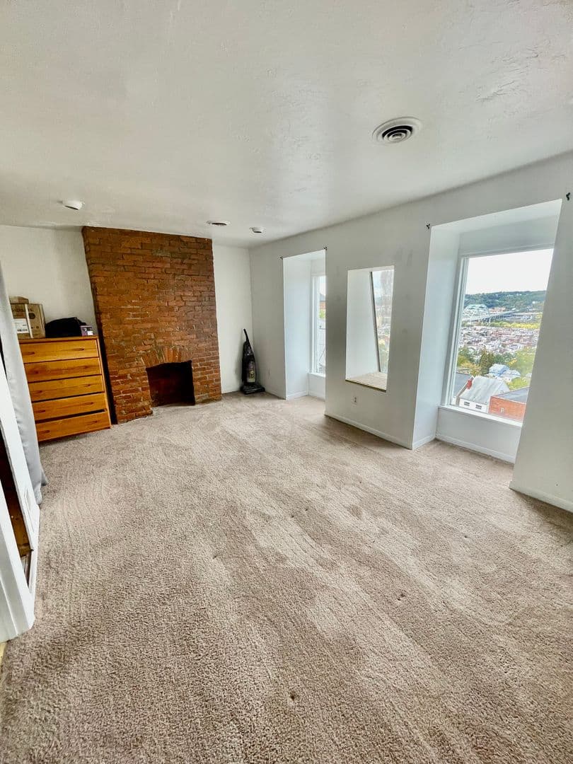 Pittsburgh Apartment: 76 Holt Street