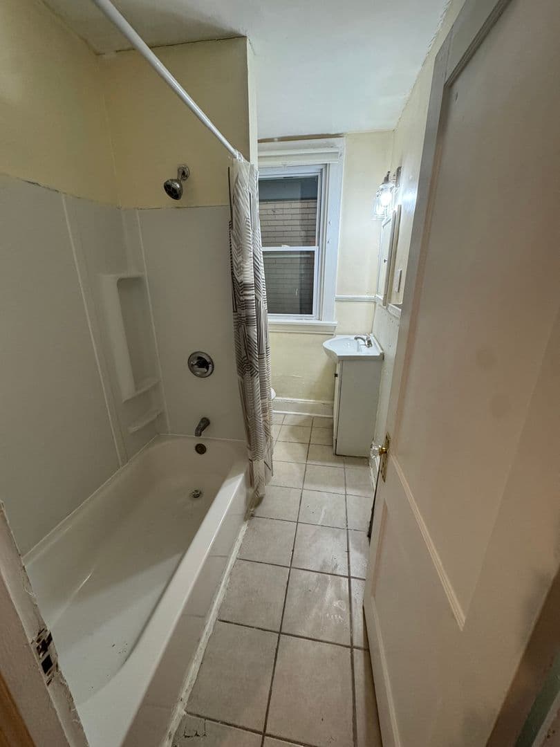 Pittsbugh Apartment: 2450 Starkamp Street