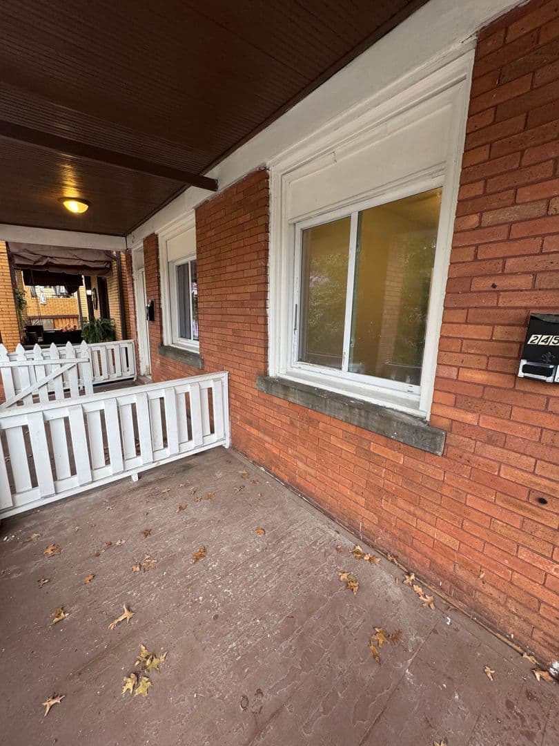 Pittsbugh Apartment: 2450 Starkamp Street