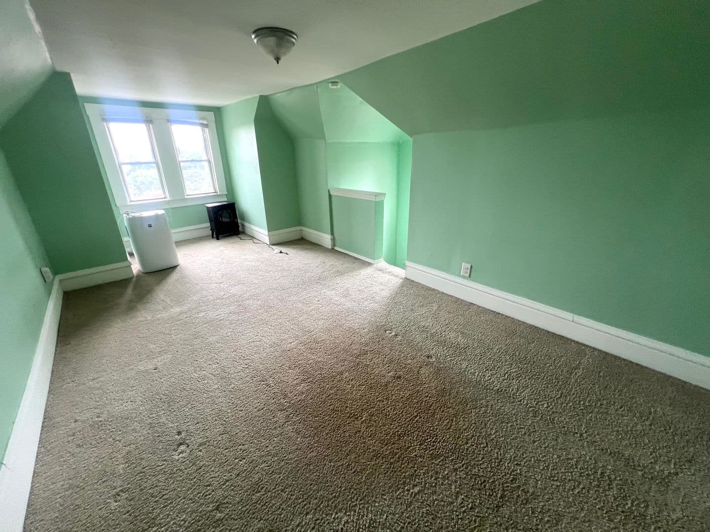 Ingram Apartment: 1632 E Steuben Street
