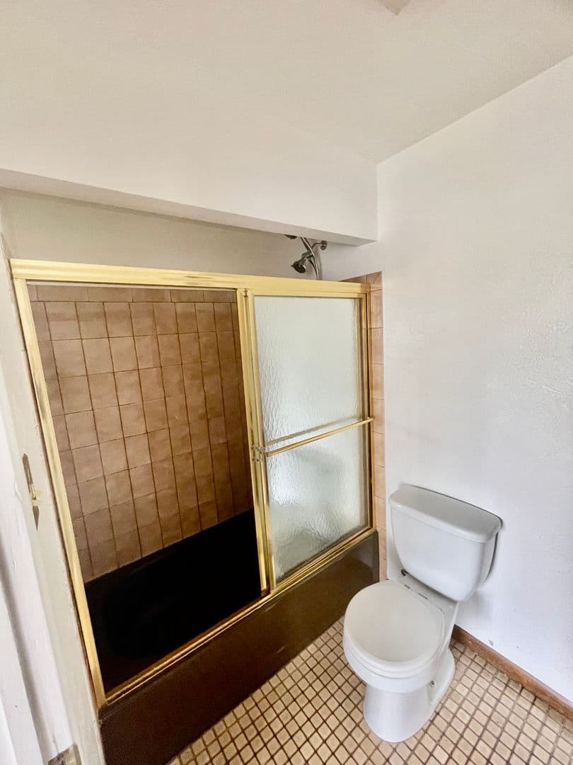 Pittsburgh Apartment: 76 Holt Street