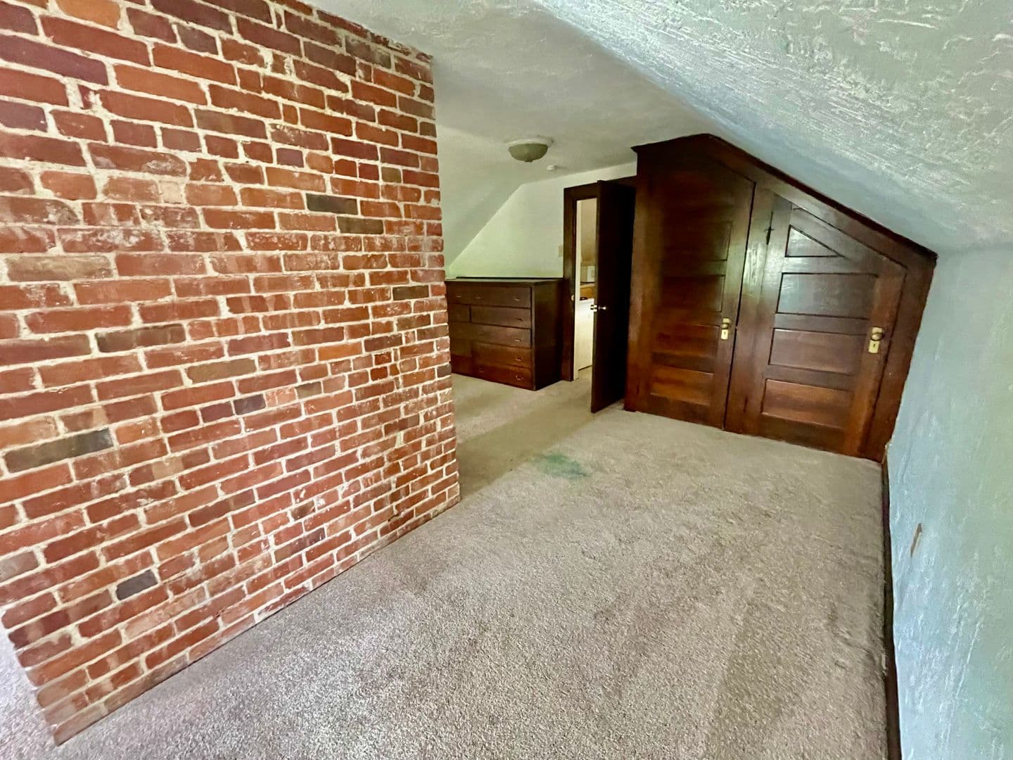 Pittsburgh Apartment: 1939 Crafton Blvd