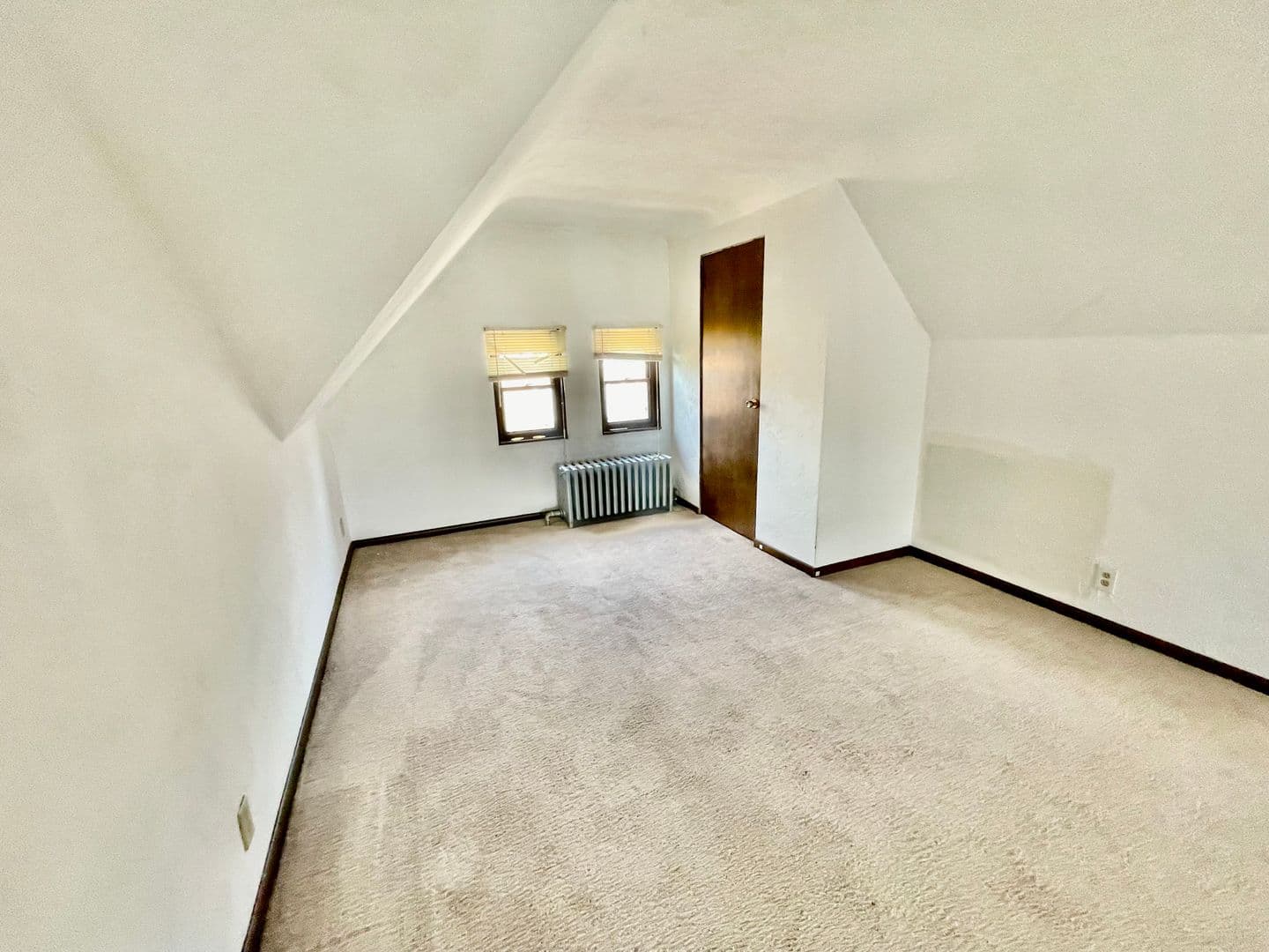 Pittsburgh Apartment: 1939 Crafton Blvd