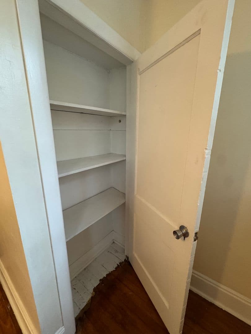 Pittsbugh Apartment: 2450 Starkamp Street