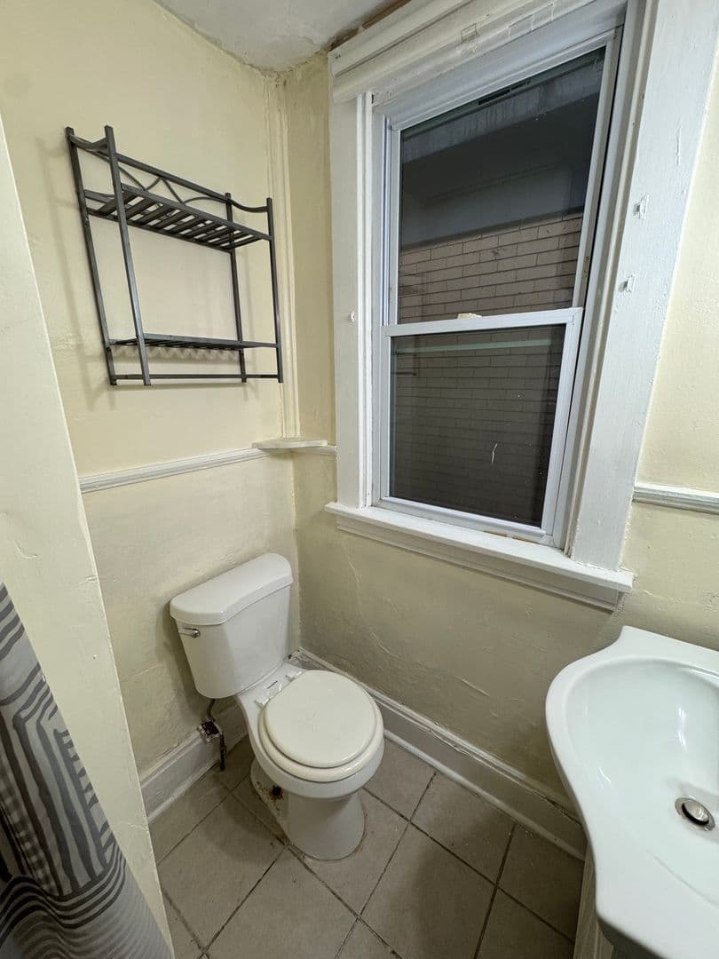 Pittsbugh Apartment: 2450 Starkamp Street