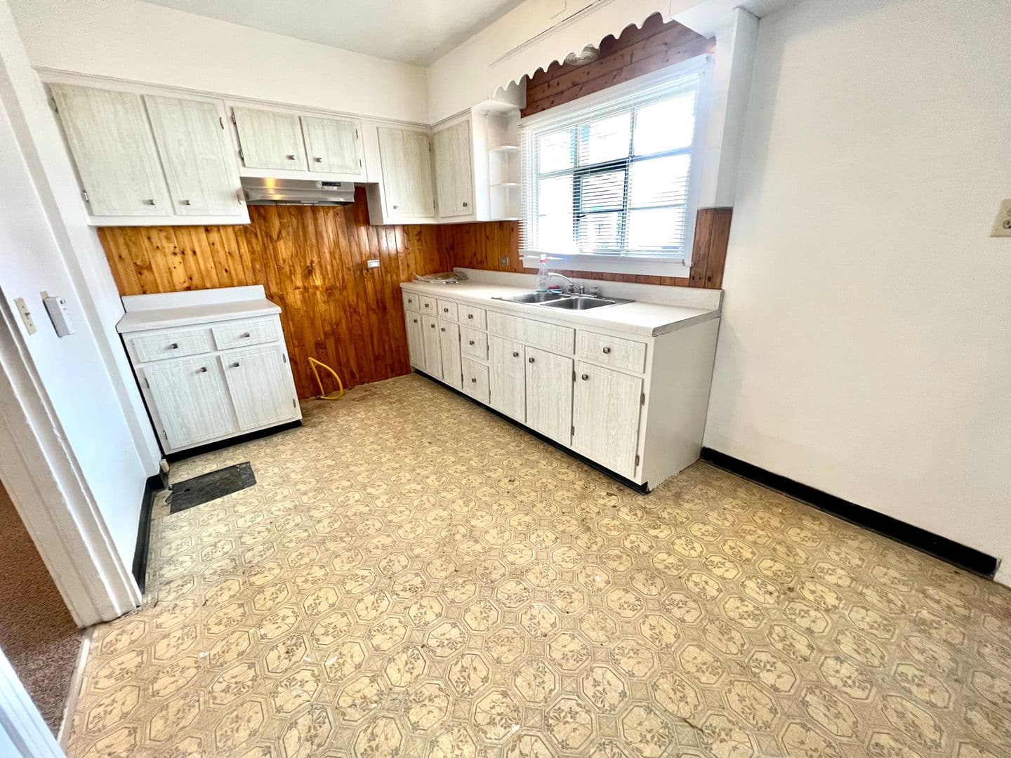 New Kensington Apartment: 1613 Fourth Avenue