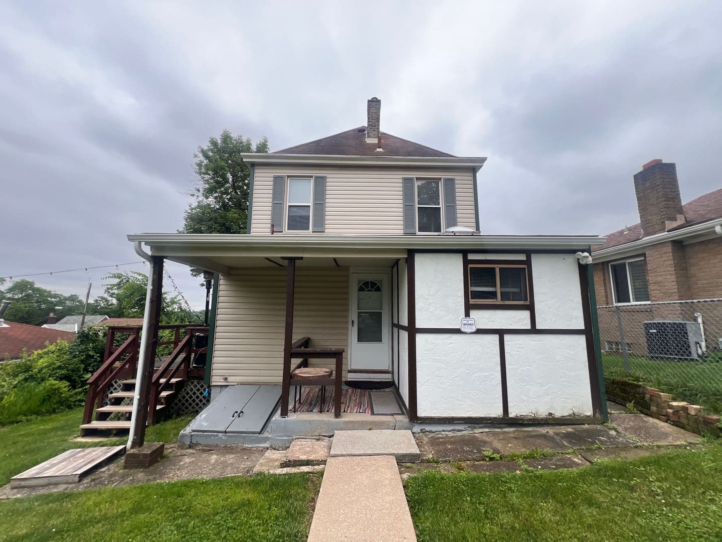 Ingram Apartment: 1632 E Steuben Street