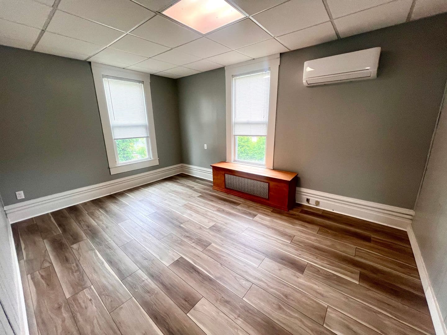 Ingram Apartment: 1632 E Steuben Street