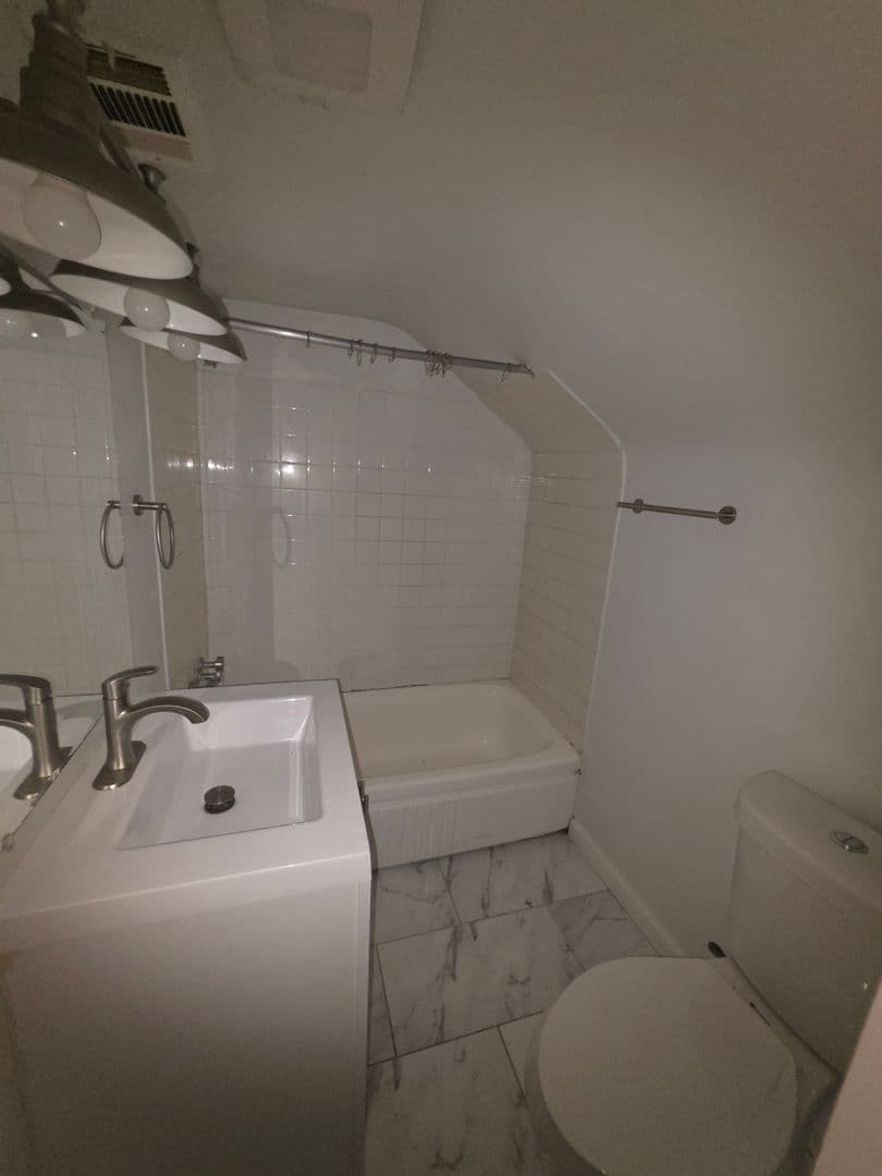 East Liberty Apartment: 621-623 Lincoln Avenue