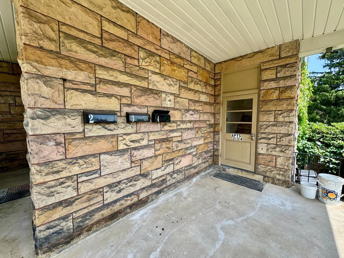 Cheswick Apartment: 212 North Highland Avenue