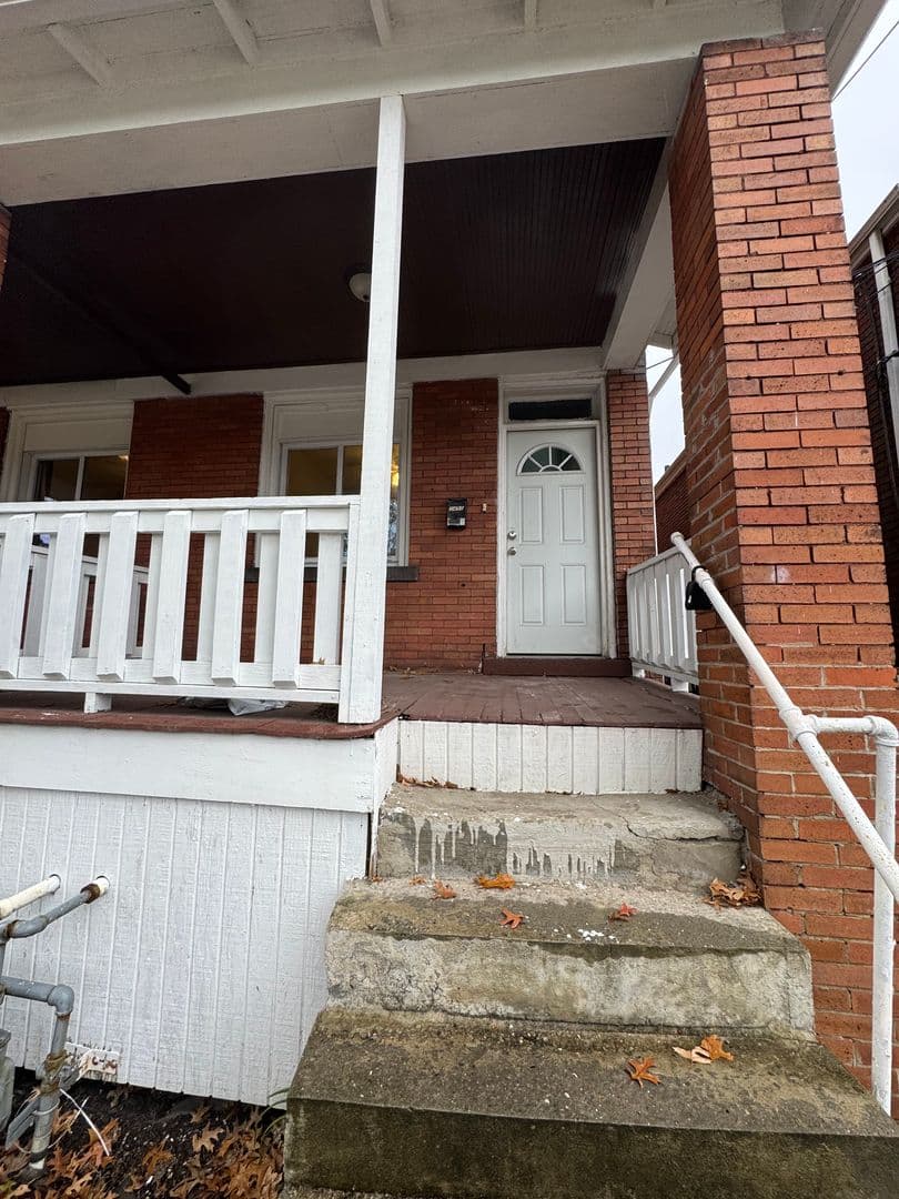 Pittsbugh Apartment: 2450 Starkamp Street